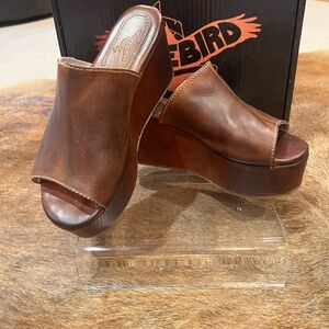 LIKE NEW FREEBIRD LOVELAND WEDGES IN THE COLOR COGNAC!! Like new in box SZ 7